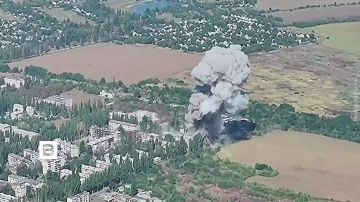 ВКС России уничтожили авиабомбами ФАБ-500 и ФАБ-1500 пункты временной дислокации ВСУ в ДНР и Харьковской области, сообщает Минобороны РФ