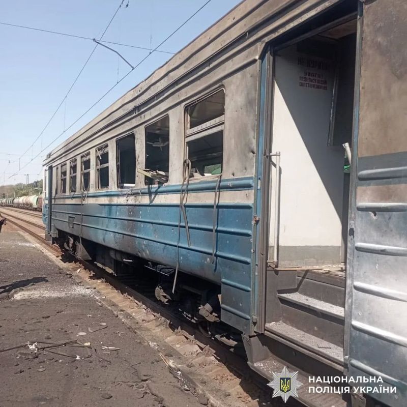 Ещё кадры локомотива после удара в н.п. Панютино Харьковской области Ещё кадры локомотива после удара в н.п. Панютино Харьковской области