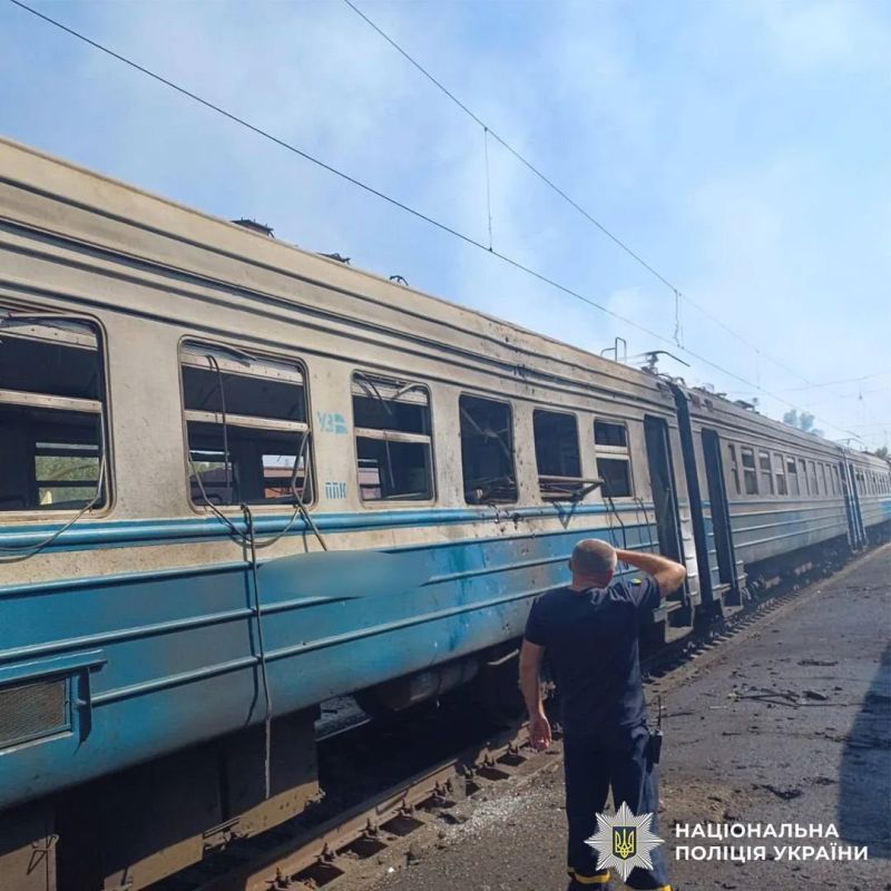 Ещё кадры локомотива после удара в н.п. Панютино Харьковской области Ещё кадры локомотива после удара в н.п. Панютино Харьковской области