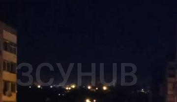 «Герани» работают по целям противника В Днепропетровске после прилётов «Гераней» вспыхнул сильный пожар — кадры публикуют местные соцсети. Предварительно, поражена зона логистики возле ТЦ. Также мониторинговые ресурсы...