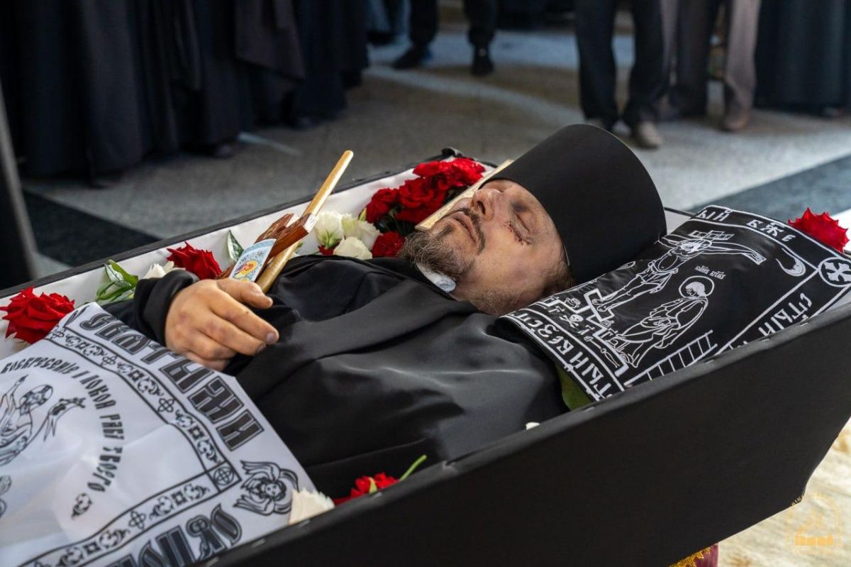 В Святогорской лавре простились с убитым монахом Варсонофием В Святогорской лавре простились с убитым монахом Варсонофием