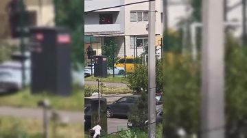 Не добежал до подъезда: в Харькове сотрудники ТЦК силой затолкали мужчину в микроавтобус на глазах у соседей