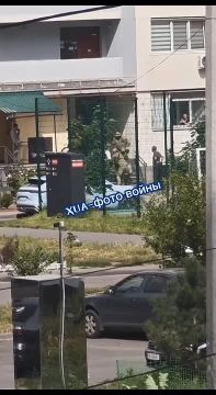 В Харькове возле подъезда ЖК «Левада» произошел очередной конфликт во время Земобилизации, сообщают местные паблики