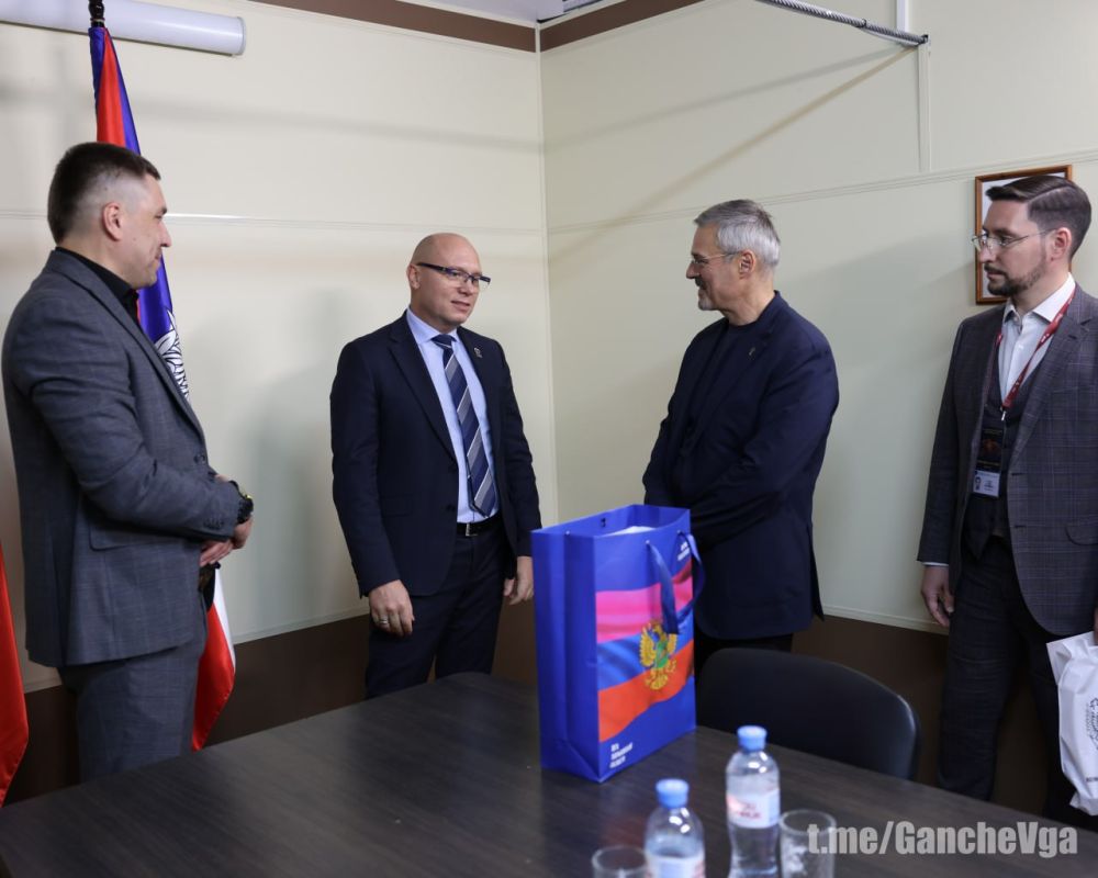 Виталий Ганчев: Буквально недавно в Подмосковье состоялась презентация фотоэкспозиции «Харьковская весна», собравшая уже сотни харьковчан, а также москвичей и гостей столицы Виталий Ганчев: Буквально недавно в Подмосковье состоялась презентация фотоэкспозиции «Харьковская весна», собравшая уже сотни харьковчан, а также москвичей и гостей столицы
