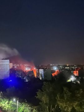 В Чугуеве прилеты.. ППО как всегда уронило что-то на жилое здание в районе Магаданского дома