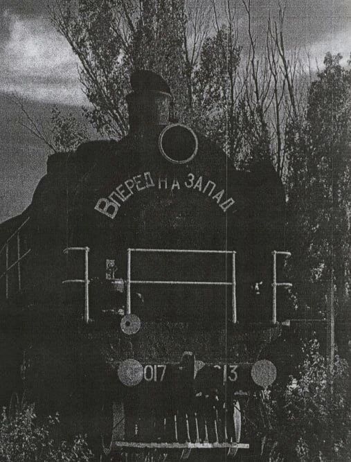 Декомунизаторы в Днепре доколупались до памятника паровозу Декомунизаторы в Днепре доколупались до памятника паровозу