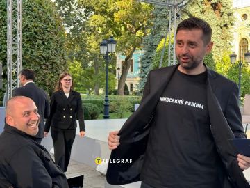 Арахамия приперся на встречу с Кушнером и Уиткоффом в футболке с надписью «Киевский режим»