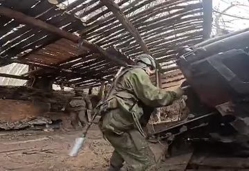 Расчет гаубицы "Гиацинт-Б" уничтожил позицию группы ВСУ, находящейся в окружении в Харьковской области, сообщает МО РФ