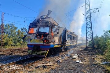 Еще кадры пораженного поезда в Харьковской области