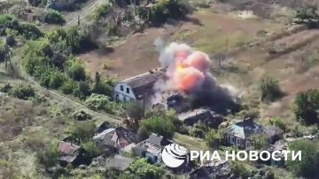 Российские войска ракетами и авиабомбами уничтожили пункт временной дислокации ВСУ в ДНР, а также пункт управления дронами в Харьковской области, сообщили в Минобороны
