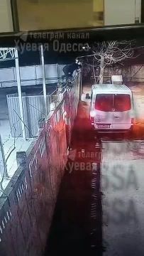 Вот это воля к жизни!. Мужчина в Одессе вырвался из клетки ТЦК