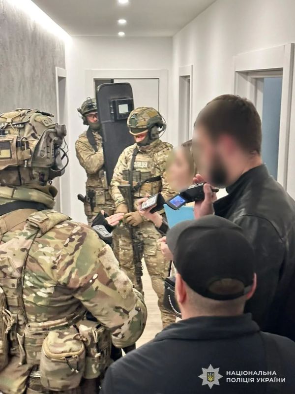 Во Львове проститутки ограбили ухылянтов Во Львове проститутки ограбили ухылянтов