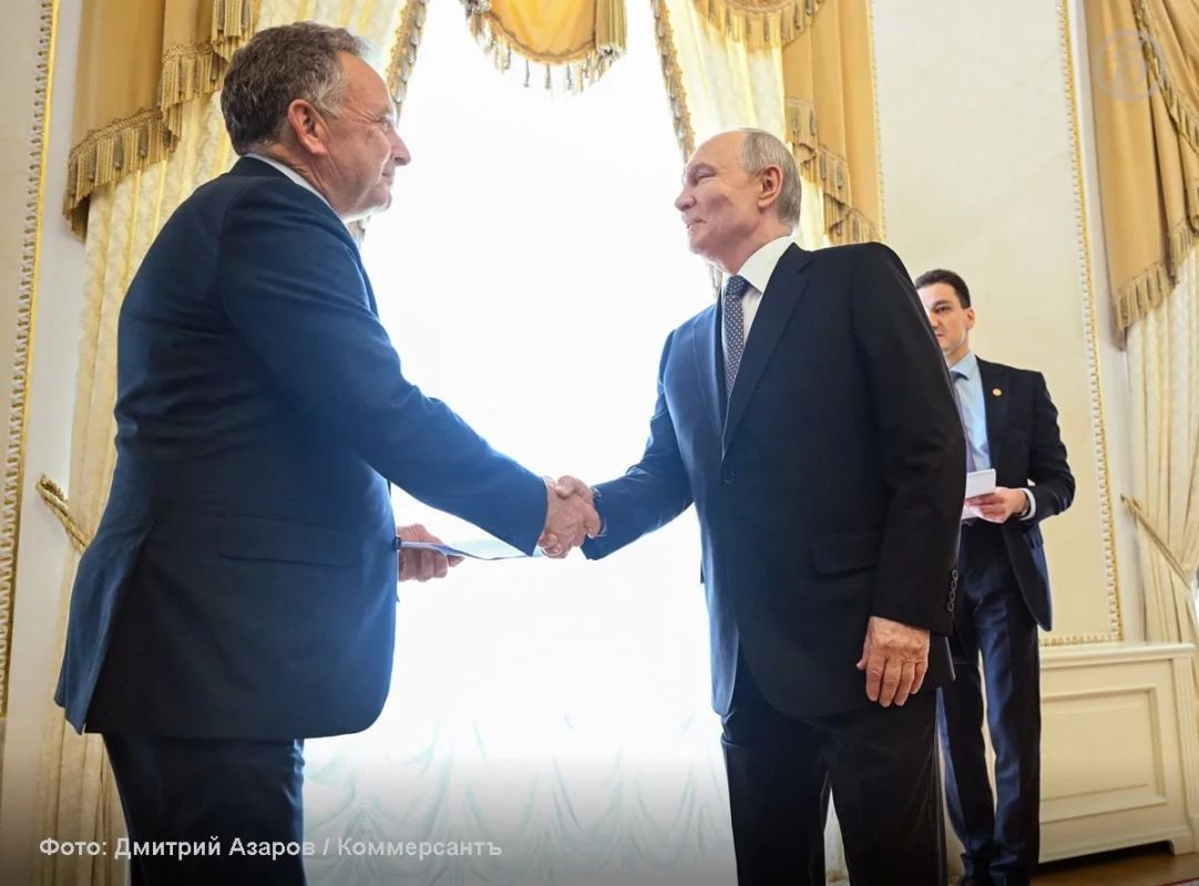 Встреча Владимира Путина и Стива Уиткоффа завершилась, сообщил Дмитрий Песков